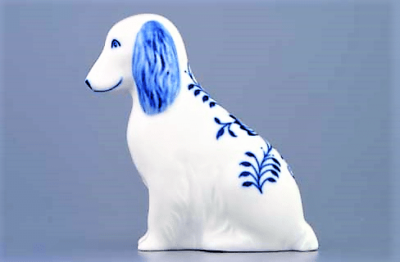 Cibulák – Psík sediaci 10 cm – originál cibuľový porcelán 1. akosť