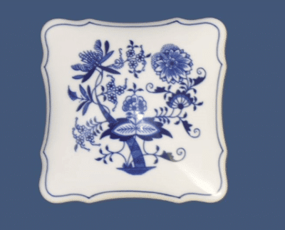 Cibulák – Dóza bonboniera 15,8 x 15,8 cm – originál cibuľový porcelán 1. akosť