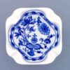 Cibulák – Popolník 4-hranný 12,5 cm – originál cibuľový porcelán 1. akosť