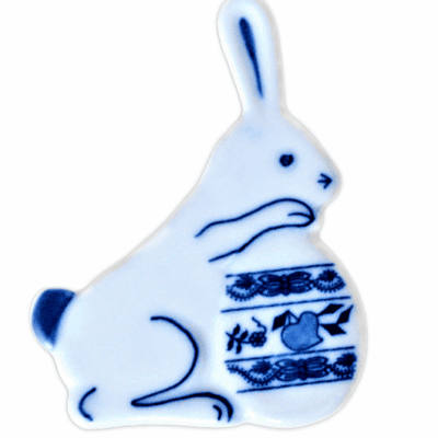 Cibulák – Magnetka – zajačik s vajíčkom – originál cibuľový porcelán 1. akosť
