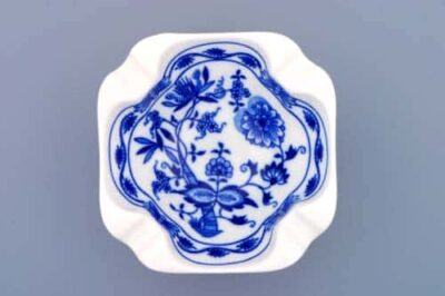 Cibulák – Popolník 4-hranný 12,5 cm – originál cibuľový porcelán 1. akosť