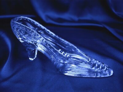 Krištálová brúsená dekoratívna topánka 19 cm - Image 2